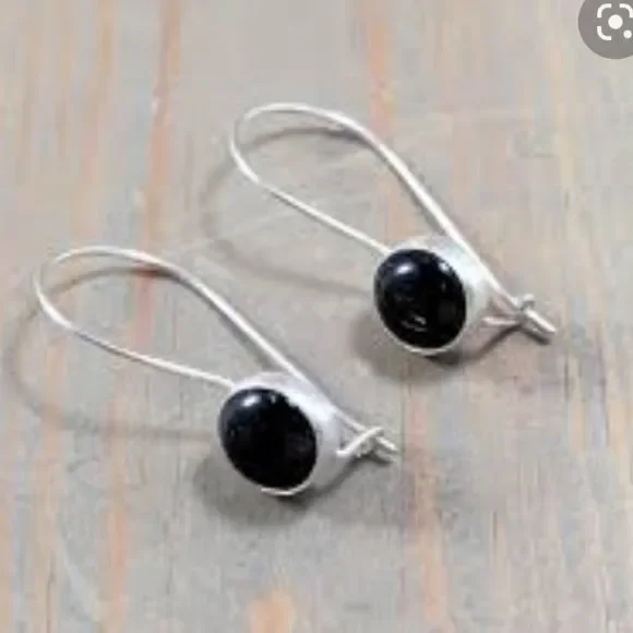 🆕Silver Kidney Wire Earrings - Picture 4 of 9